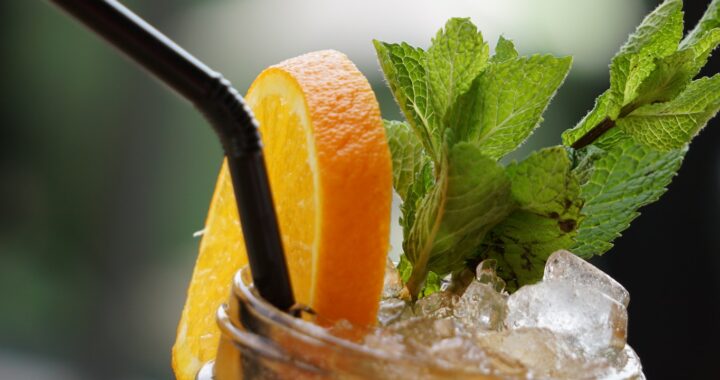 Herbaty i zioła idealne na lato